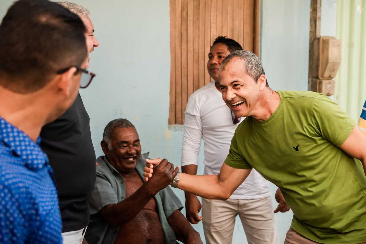 Camacã: Serviço de esgoto, asfalto e revitalização de praças foram entregues em Leoventura oficialmente